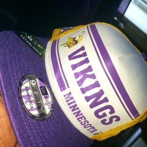 BARELY Worn!! Minnesota Vikings Trucker Snapbac
